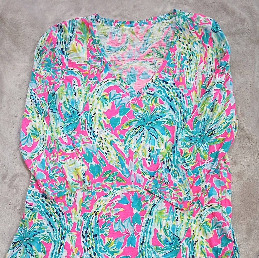 Lilly Pulitzer Etta Snap Back Vneck Top Tee S M